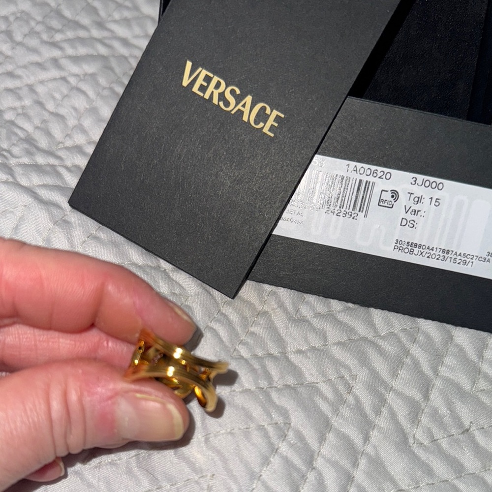 Versace Gold plated Ring with Bold Gemstone Design ( in stores 8M) NWT NIB - Picture 4 of 13